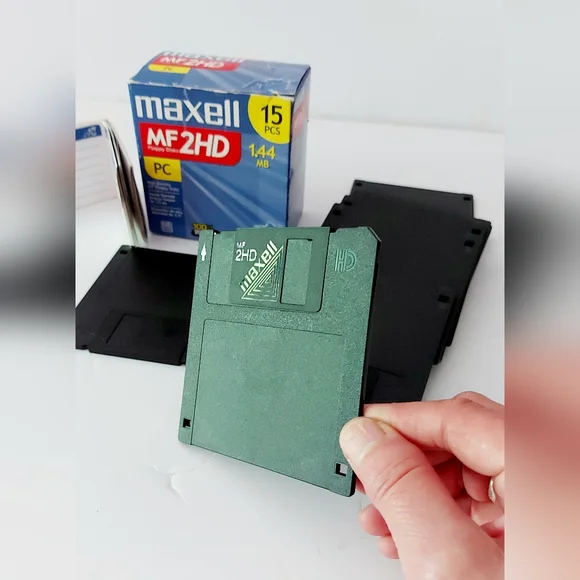 old computer floppy disks - Picture 6 of 8